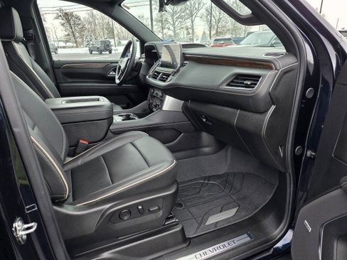 Used 2024 Chevrolet Suburban Premier w/ Premium Package image 21