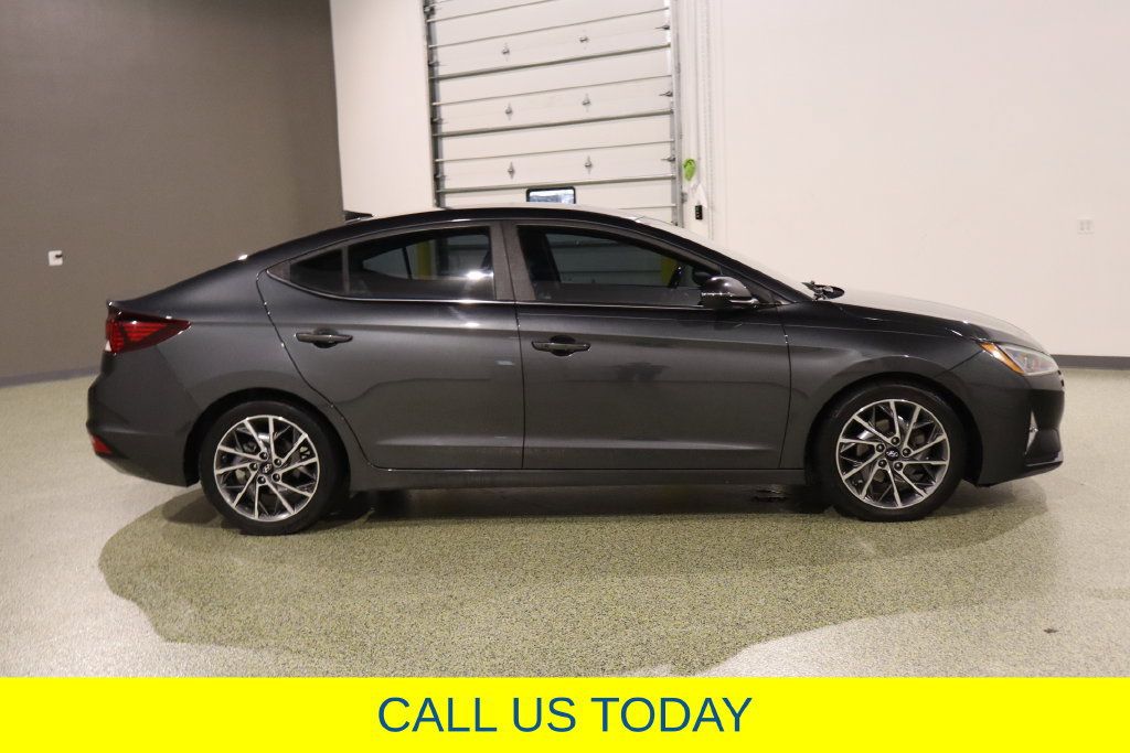 Used 2020 Hyundai Elantra Limited w/ Cargo Package (C1) FWD image 11