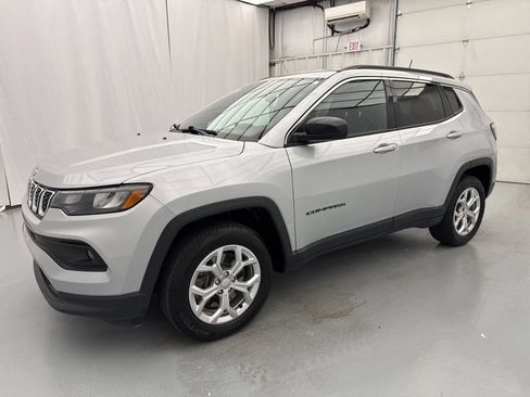 Used 2024 Jeep Compass Latitude AWD/4WD image 3