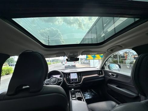 Certified 2022 Volvo XC60 B5 Momentum w/ Advanced Package AWD/4WD image 18