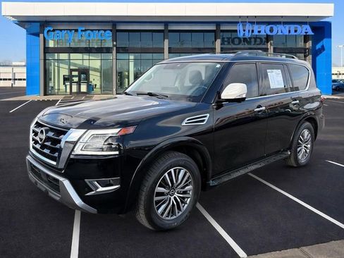 Used 2023 Nissan Armada SL w/ Captain's Chairs Package image 4