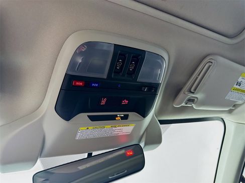 Used 2020 Subaru Crosstrek 2.0i Limited w/ Moonroof Package w/Navigation image 31