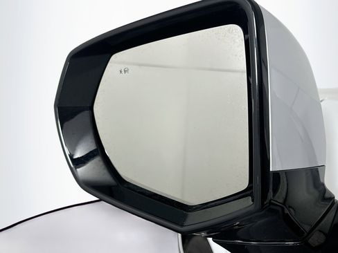 Used 2024 GMC Yukon XL SLT image 16