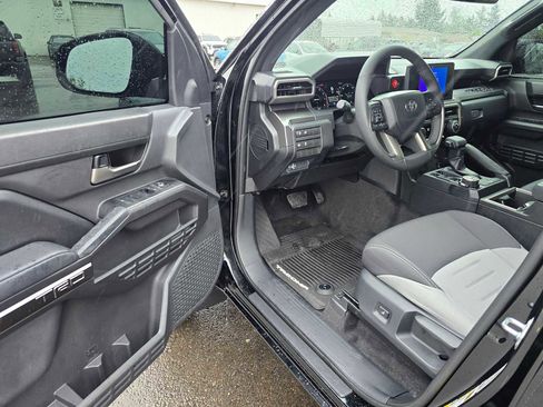 Certified 2025 Toyota Tacoma TRD Off-Road AWD/4WD image 21