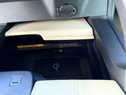 Used 2019 Toyota Avalon Limited image 24