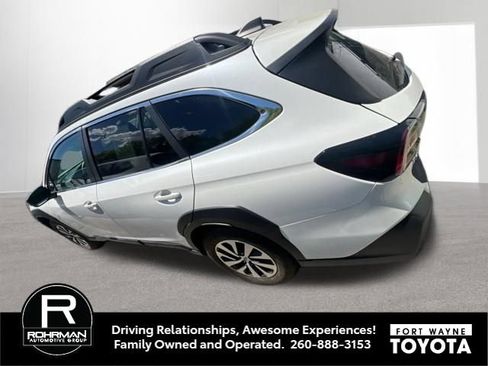 Used 2024 Subaru Outback Premium AWD/4WD image 4
