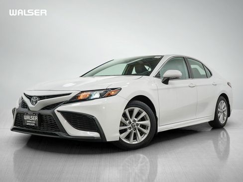Used 2024 Toyota Camry SE FWD image 1
