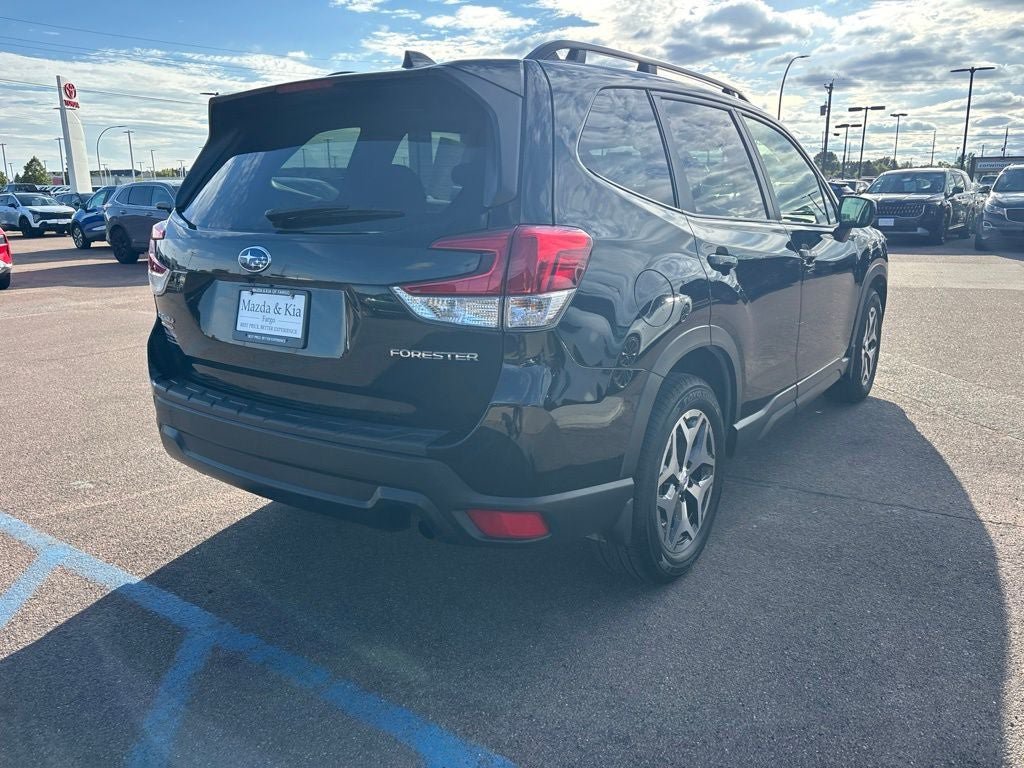 Used 2022 Subaru Forester Premium AWD/4WD image 5