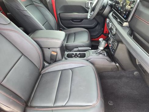 Used 2025 Jeep Wrangler Unlimited Rubicon w/ Convenience Group AWD/4WD image 9