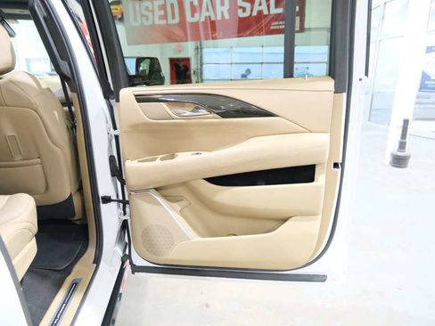 Used 2020 Cadillac Escalade ESV Platinum AWD/4WD image 27