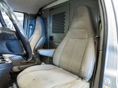Used 2017 Chevrolet Express 3500 Extended RWD image 18