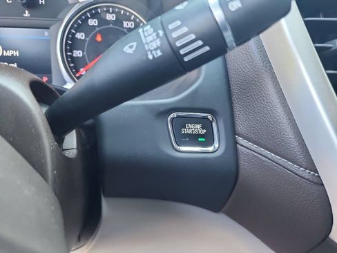 Used 2023 GMC Acadia SLT w/ Preferred Package FWD image 16