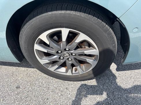 Used 2022 Toyota Prius Limited w/ Premium Convenience Package FWD image 13