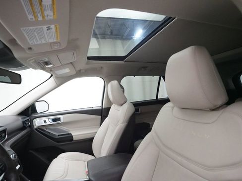 Used 2020 Ford Explorer Platinum w/ Premium Technology Package image 32