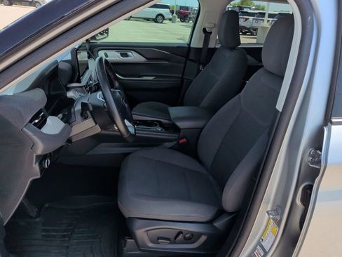 Used 2025 Ford Explorer Active RWD image 12