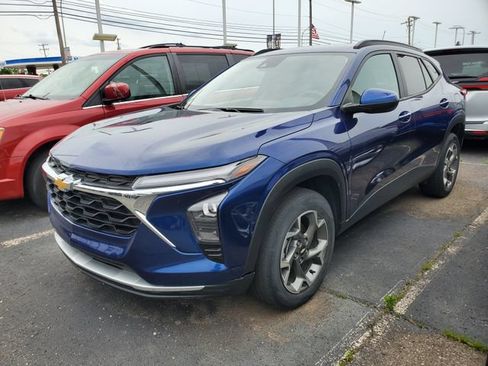 Certified 2024 Chevrolet Trax LT w/ Driver Confidence Package FWD image 2