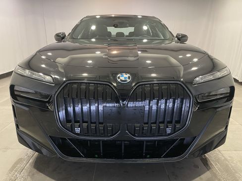 Used 2024 BMW i7 xDrive60 w/ Executive Package image 2