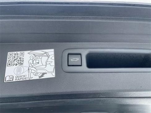 Used 2024 Toyota Highlander Limited image 17