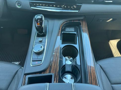 Certified 2024 Cadillac Escalade Premium Luxury w/ Performance Package AWD/4WD image 21