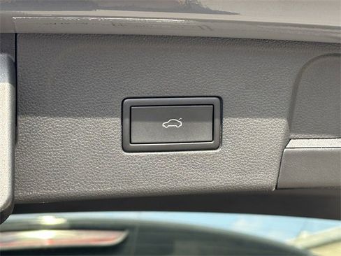 Used 2024 Volkswagen Atlas Peak Edition SE image 32