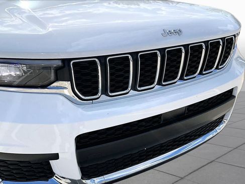 Used 2025 Jeep Grand Cherokee L Laredo RWD image 29