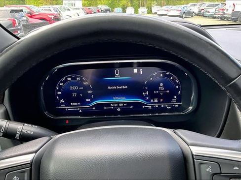 Used 2022 Chevrolet Suburban Premier image 13