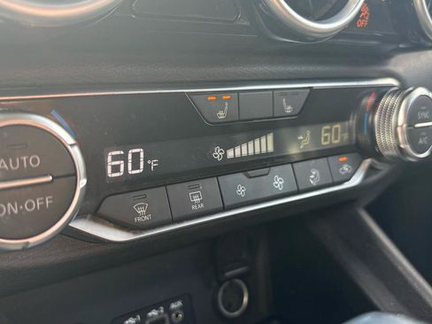 Used 2025 Nissan Sentra SR FWD image 18