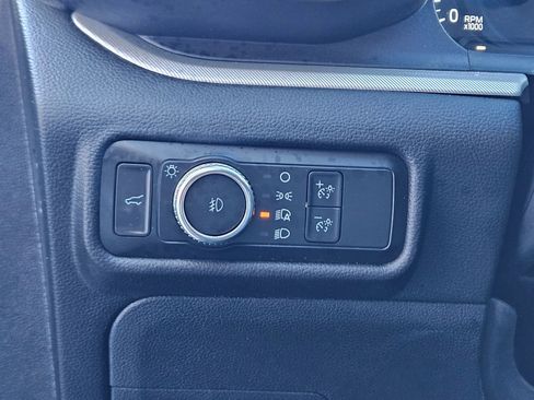 Used 2022 Ford Explorer XLT w/ Equipment Group 202A image 19