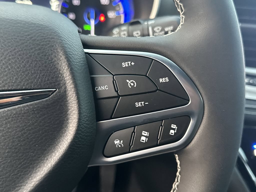 New 2026 Chrysler Pacifica Select FWD image 24