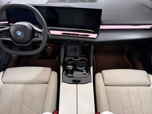 Used 2024 BMW i5 eDrive40i RWD image 3