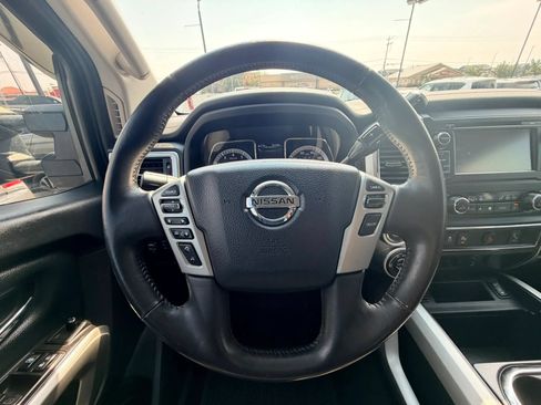 Used 2018 Nissan Titan SV w/ SV Convenience Package AWD/4WD image 12