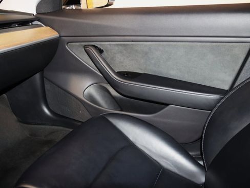 Used 2018 Tesla Model 3 Long Range image 45