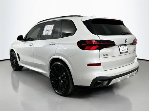 Certified 2026 BMW X5 sDrive40i w/ M Sport Package RWD image 6