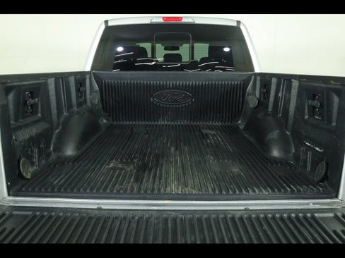 Used 2016 Ford F150 Platinum w/ Equipment Group 701A Luxury AWD/4WD image 9