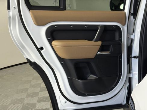 New 2026 Land Rover Defender 110 X-Dynamic SE image 26