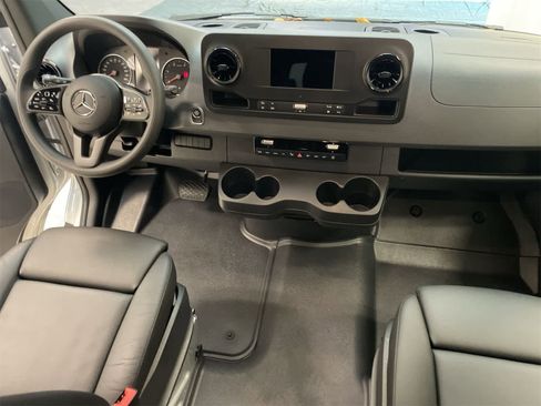 Used 2024 Mercedes-Benz Sprinter 2500 image 17