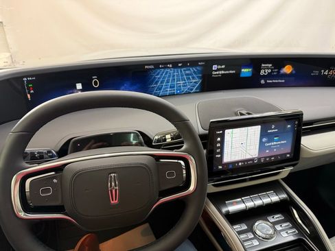 New 2026 Lincoln Nautilus Reserve AWD/4WD image 12