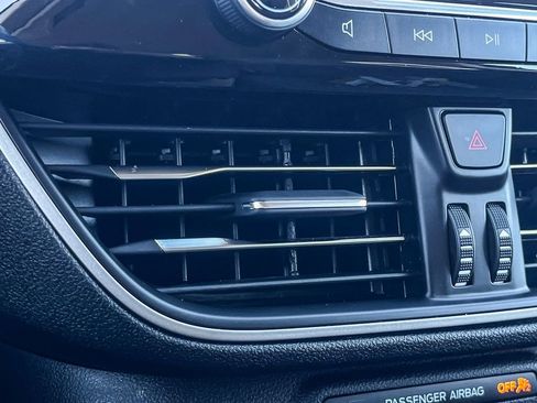 Used 2021 Ford Escape SE w/ SE Sport Appearance Package image 25