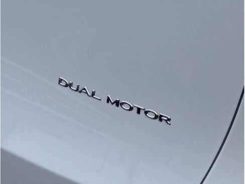 Used 2023 Tesla Model Y Long Range AWD/4WD image 43