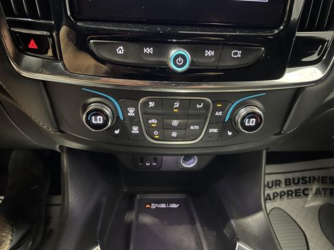 Used 2023 Chevrolet Traverse LT FWD image 15