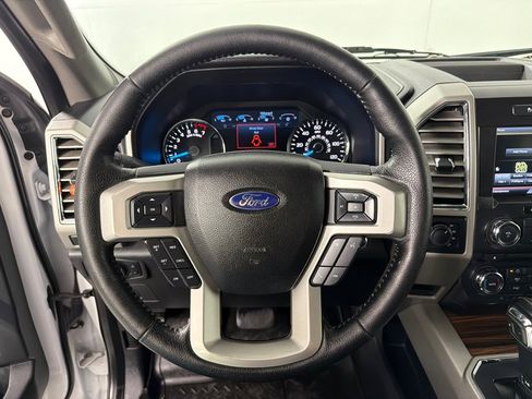 Used 2015 Ford F150 Lariat image 13