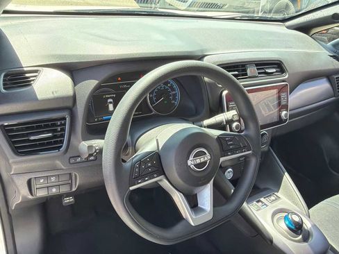 Used 2024 Nissan Leaf S FWD image 5