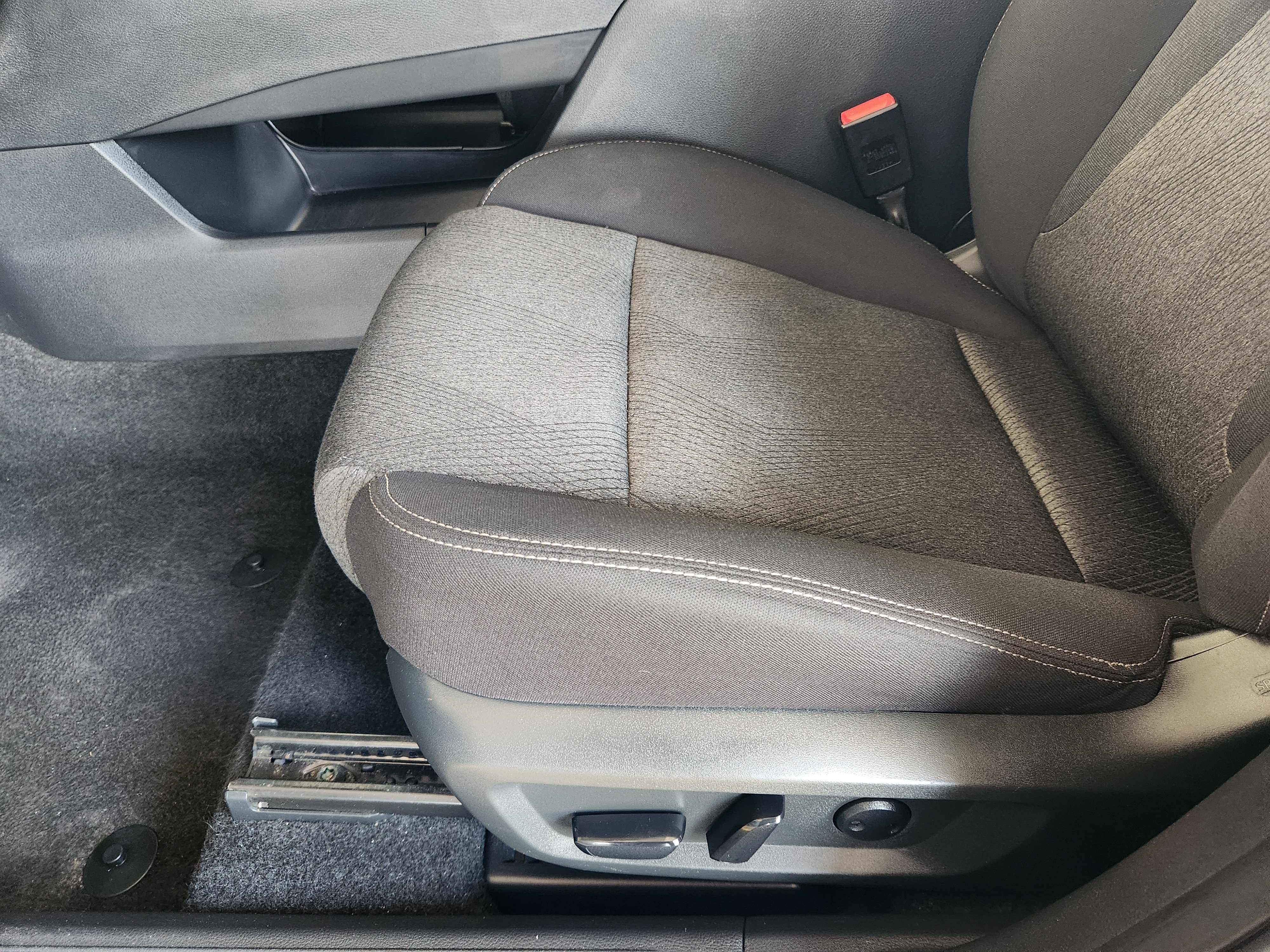 Used 2024 Nissan Rogue SV AWD/4WD image 23