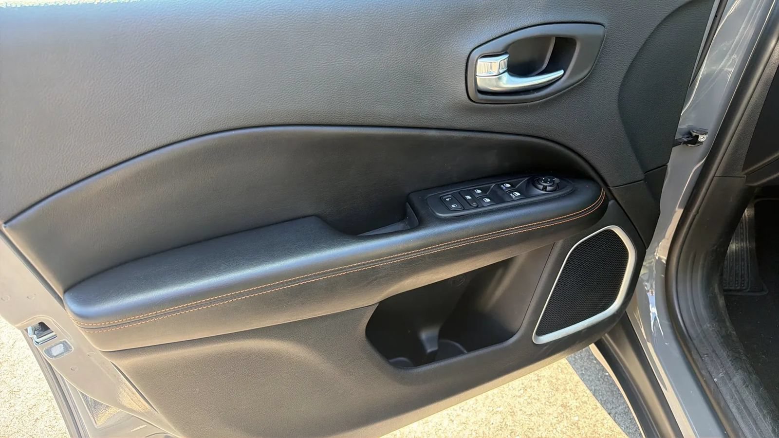 Used 2021 Jeep Compass Limited AWD/4WD image 21