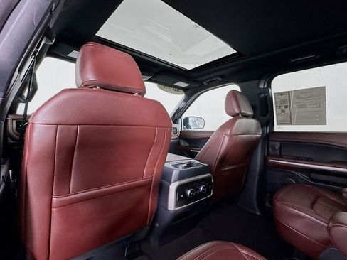 Used 2024 Ford Expedition Limited image 19