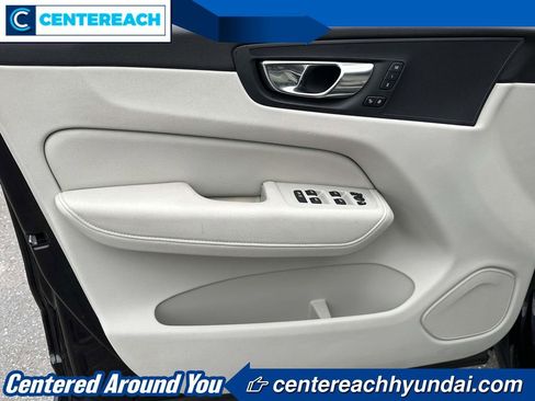 Used 2021 Volvo XC60 T5 Momentum AWD/4WD image 14