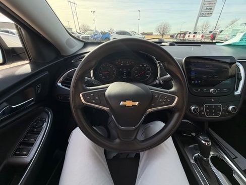 Used 2019 Chevrolet Malibu LT image 14