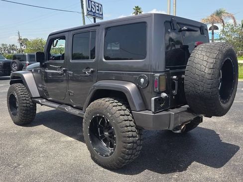 Used 2014 Jeep Wrangler Unlimited Sahara w/ Max Tow Package AWD/4WD image 5
