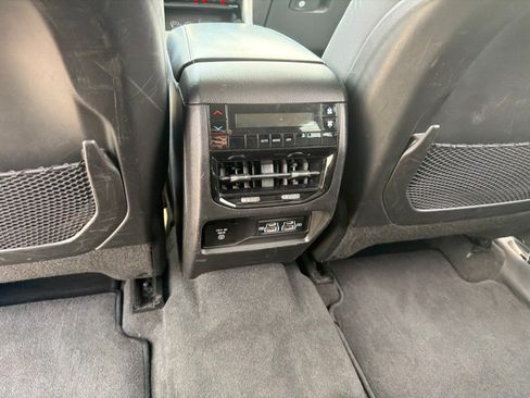 Used 2021 Jeep Grand Cherokee L Laredo w/ Luxury Tech Group I AWD/4WD image 11