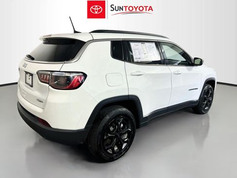 Used 2024 Jeep Compass Latitude AWD/4WD image 4